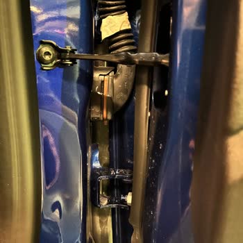 Yeni Araçta Üretim Hatası: Kapı Menteşe Vidaları Sorunu