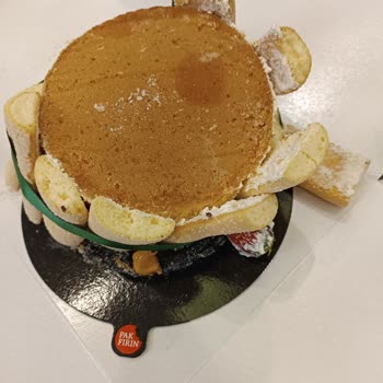 Ters Konulmuş Ve Parçalanmış Pasta Şoku
