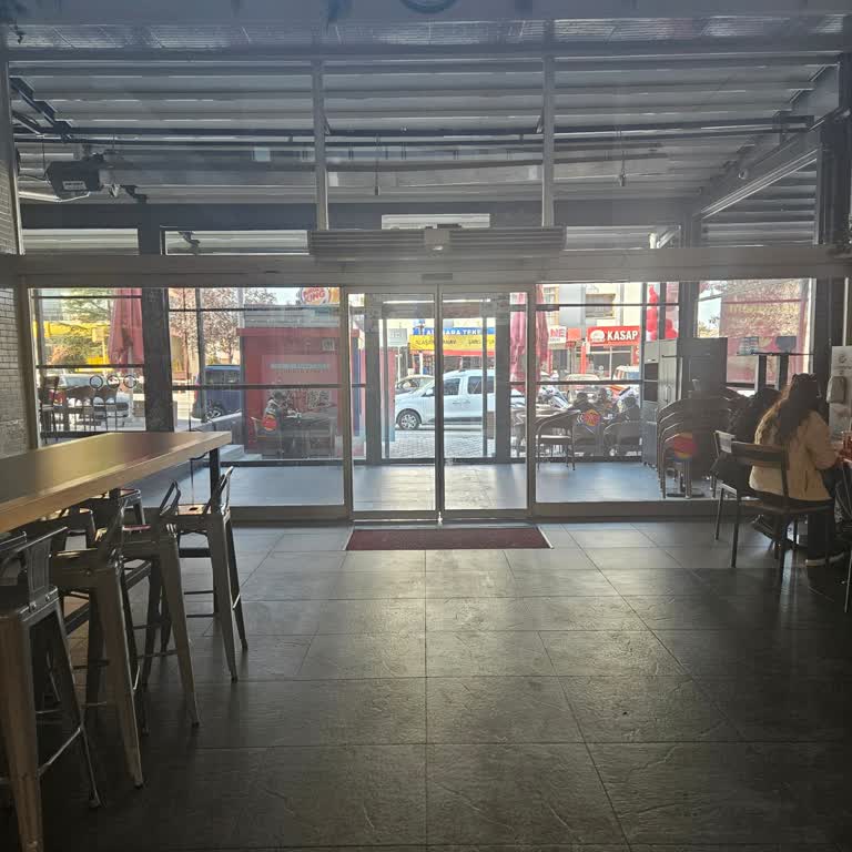 Bebek Arabasıyla Burger King Ziyareti Kabusa Dönüştü