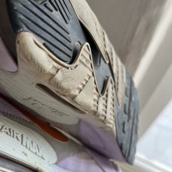 Nike Ayakkabının Taban Sorunu