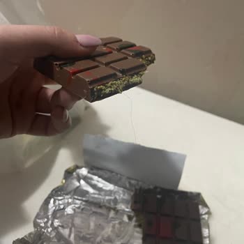 Zigge Çikolata Dubai Çikolatası İçerisinden Kıl Çıktı