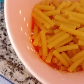 Makarna Paketinden Çıkan Böcekler Şok Etti