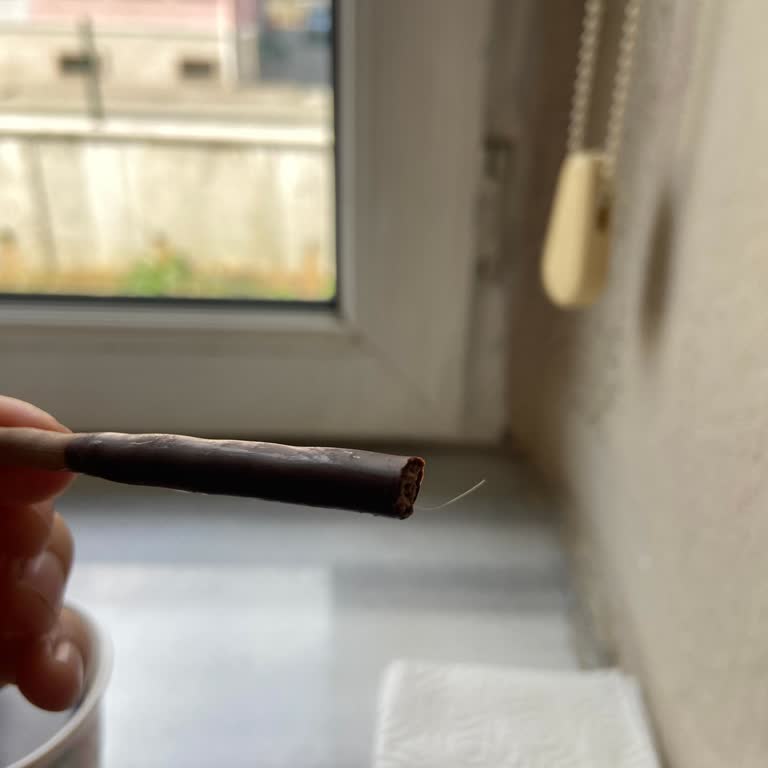 Biskolata Çikolata Çubuklarından Şok Edici Saç Çıkması