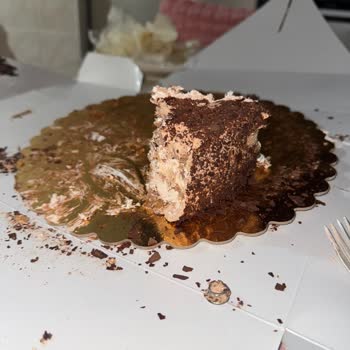 Çikolatalı Pastadan Çıkan Metal Somun Şoku