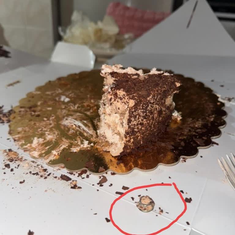 Doğum Günü Pastasında Şok: Civata Somunu!