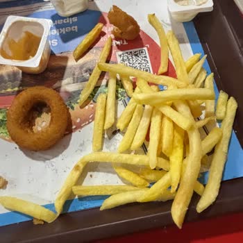 Burger King'de Böcek Şoku!