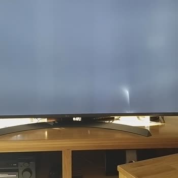 LG 70UJ675V TV Panel Reflector Cracked After 6 Years and Service Claims User Error