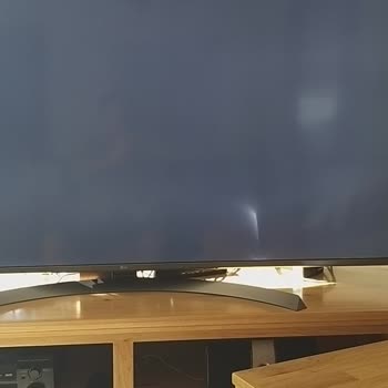 LG 70UJ675V TV Panel Reflector Cracked After 6 Years and Service Claims User Error