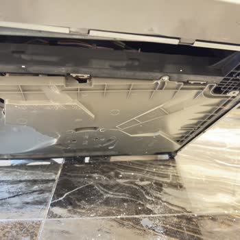 Hasarsız Kutuda Paramparça Bulaşık Makinesi Şoku