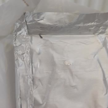 Çikolata Paketinden Canlı Böcek Çıktı