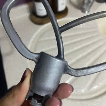 Hamur Yoğurma Aparatı Boya Akıtıyor