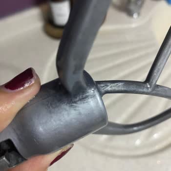 Hamur Yoğurma Aparatı Boya Akıtıyor