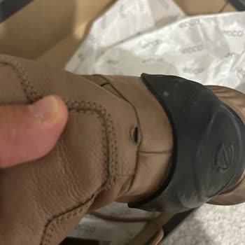 Ecco обувь: проблема с разрывами кожи