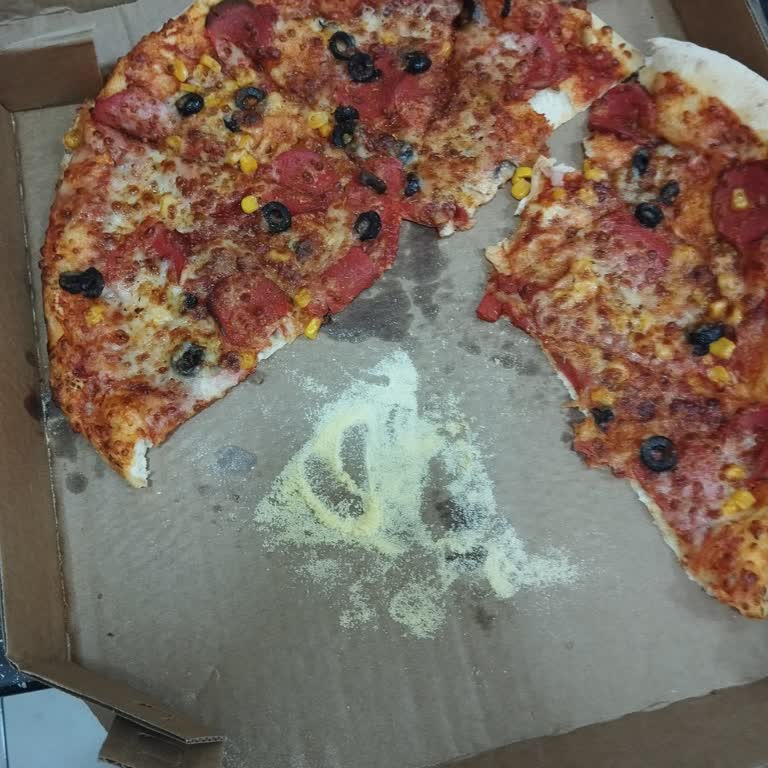 Domino's Pizza'da Belirsiz Madde Şoku!