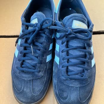 Adidas 5 Ayda 50 Yıl Yaşlanmış Ayakkabı: Fabrika Hatası Mı?