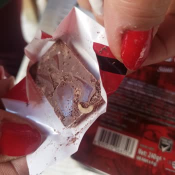 Çikolatada Kurtçuk Şoku: Güvenilir Markaya Güven Sarsıldı