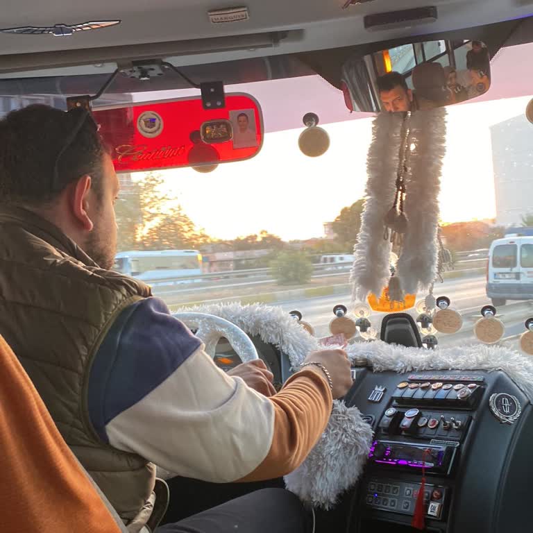 Edremit Dolmuşlarında Saygısız Ve Tehlikeli Sürücüler