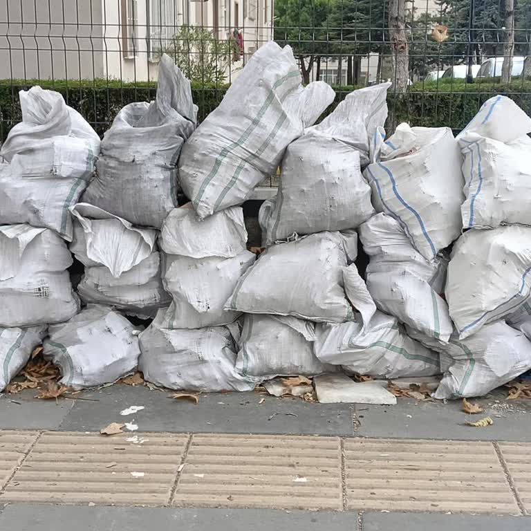 Batıkent'te Moloz Yığını Sorunu
