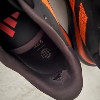 Adidas Ayakkabıda Renk Solması Ve Astar Yırtılması Sorunu