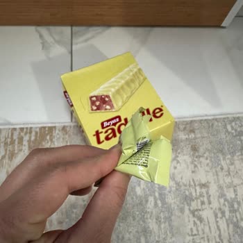 Tadelle Maxi Beyaz Çikolata Kutusunda Boş Paket Şoku