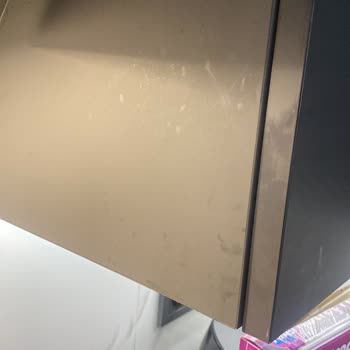 AGT Mutfak Dolaplarında Parmak İzi Sorunu