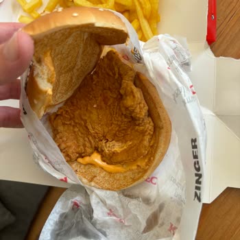 KFC'de Zinger Burger Hayal Kırıklığı: Eksik Malzemeler Ve İlgisizlik
