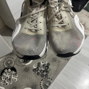 Nike Ayakkabılarında Beklenmedik Delinme Sorunu