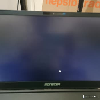 Monster Abra Bilgisayarında Ciddi Işık Sızması Sorunu