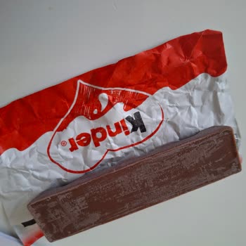 Kinder Chocolate'da Beyaz Noktalar Ve Kabarmalar