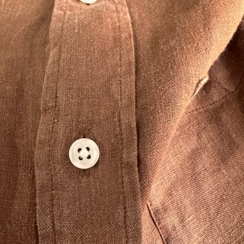 Keten Gömlekte Bariz Renk Solması Ve Müşteri Hizmetlerinde Hayal Kırıklığı