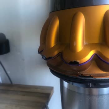 Dyson V15s Cihazımda Soyulma Ve Çatlak Sorunu