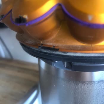 Dyson V15s Cihazımda Soyulma Ve Çatlak Sorunu