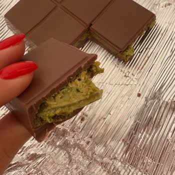 Tehlikeli Ürün: Çikolatanın İçinden Cam Parçası Çıktı