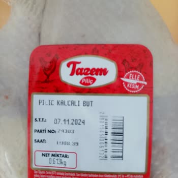 Tavuğun Tüyleriyle Satılması Müşteriyi Şaşırttı