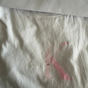Calvin Klein T-shirt Yazısı İlk Yıkamada Soyuluyor!