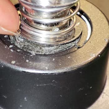 Hamur Yoğurma Makinesi Siyah Plastik Sorunu