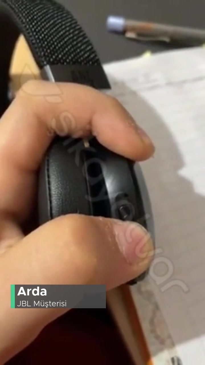 JBL Kulaklık Açıldıktan Sonra Hemen Kendi Kendine Kapanıyor videonun kapak resmi