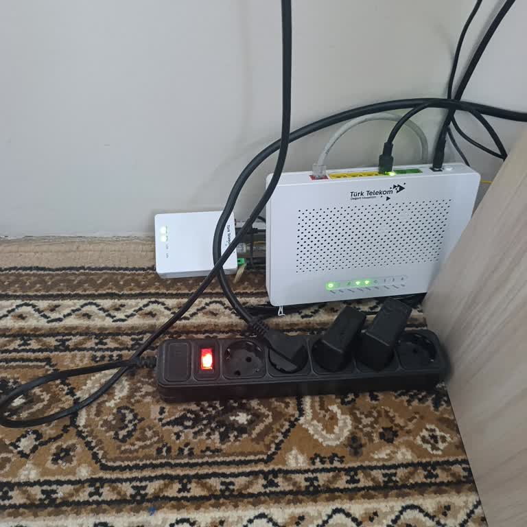 Sürekli Kesilen İnternet Ve Yetersiz Müşteri Hizmeti
