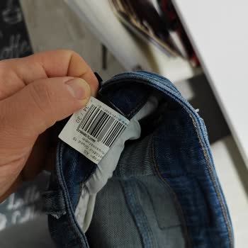 Mavi'den Alınan Jean 4 Ayda Yırtıldı