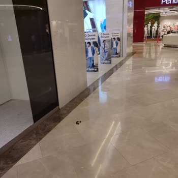 Düzensizlik Ve Hizmet Eksikliğiyle Hayal Kırıklığı Yaratan AVM Deneyimi