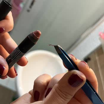 Golden Rose Dudak Kaleminde Şok Edici Yabancı Madde