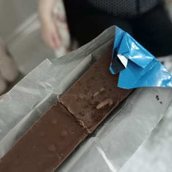 Çikolata Paketinden Çıkan Kurt Şoku