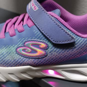 Skechers Çocuk Ayakkabısının Işıkları Sorunlu Çıkıyor