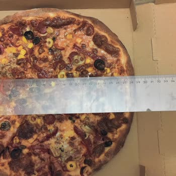 Soğuk Ve Küçük Boyutlu Pizza Hayal Kırıklığı