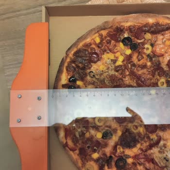 Soğuk Ve Küçük Boyutlu Pizza Hayal Kırıklığı