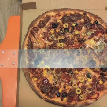 Soğuk Ve Küçük Boyutlu Pizza Hayal Kırıklığı