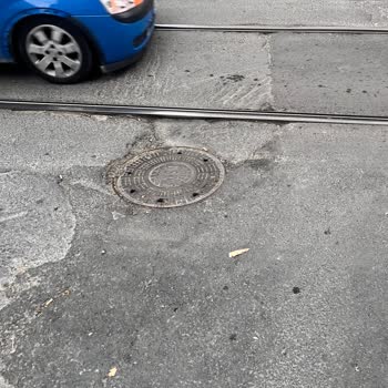 Göçen Rögar Kapağı Nedeniyle Araç Hasarı