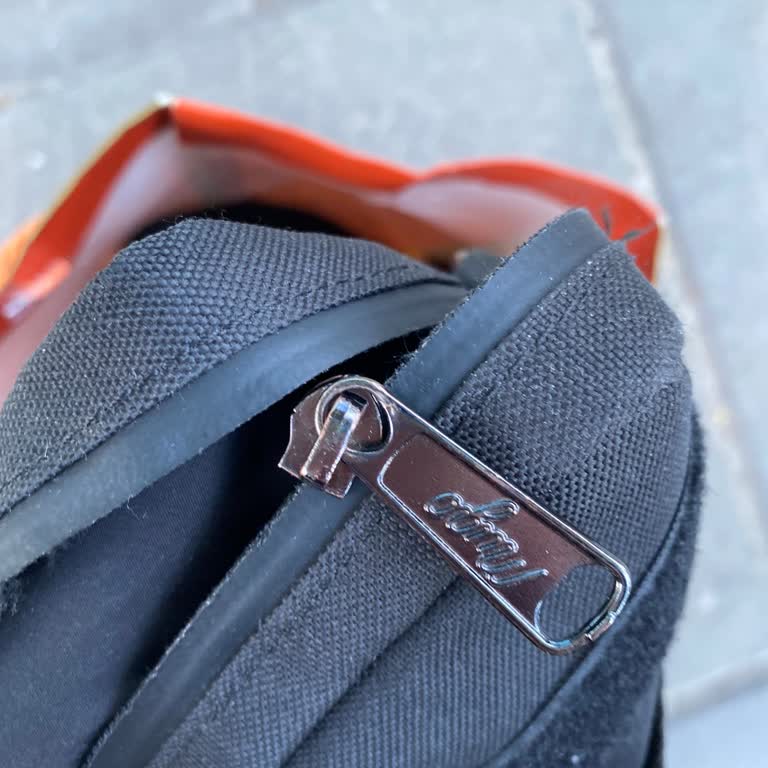 Çantamın Dikişleri Ve Fermuarı Hayal Kırıklığı Yarattı