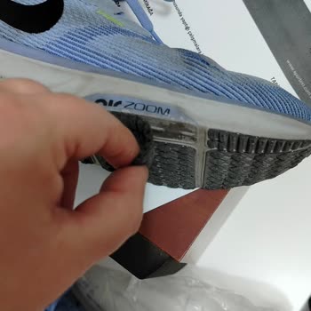 20 Günlük Ayakkabının Tabanı Kalktı: Nike Mağazasının İlgisizliği