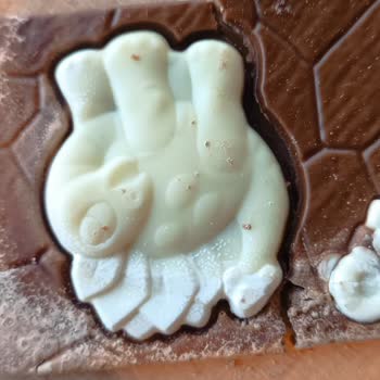 Taze Görünmeyen Çikolatalar: Şok Market Ve Şölen Gıda'ya Şikayet